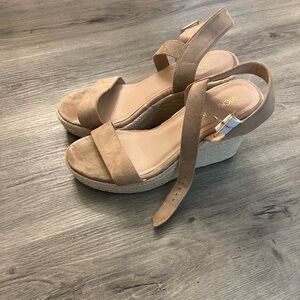 Elegant Women's Tan Wedge Sandals